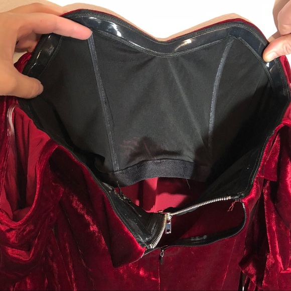 Romeo & Juliet velvet off the shoulder dress Small - Picture 7 of 8